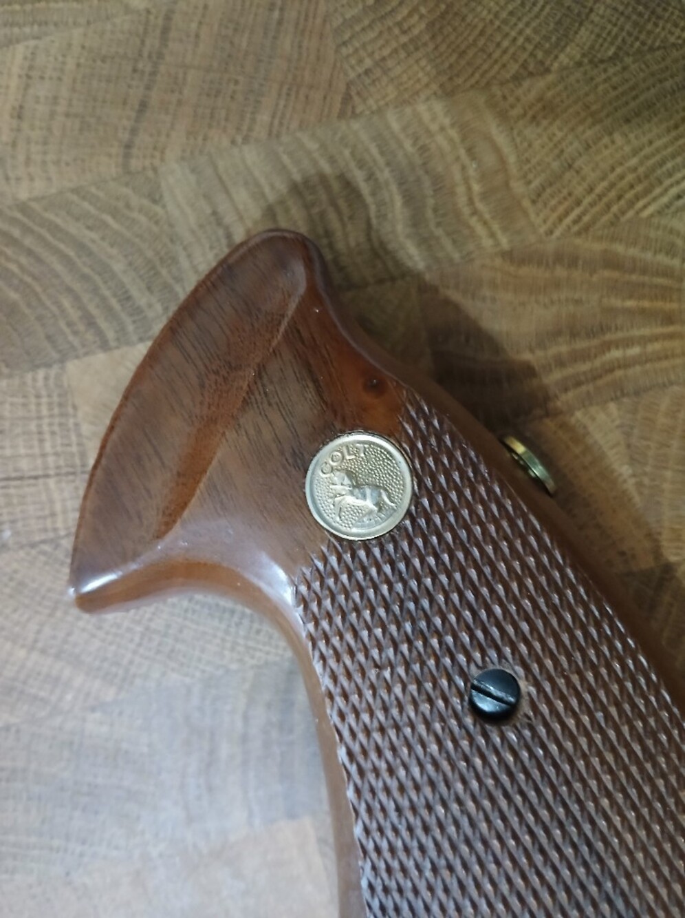 Colt Grip - Picture 2 of 6